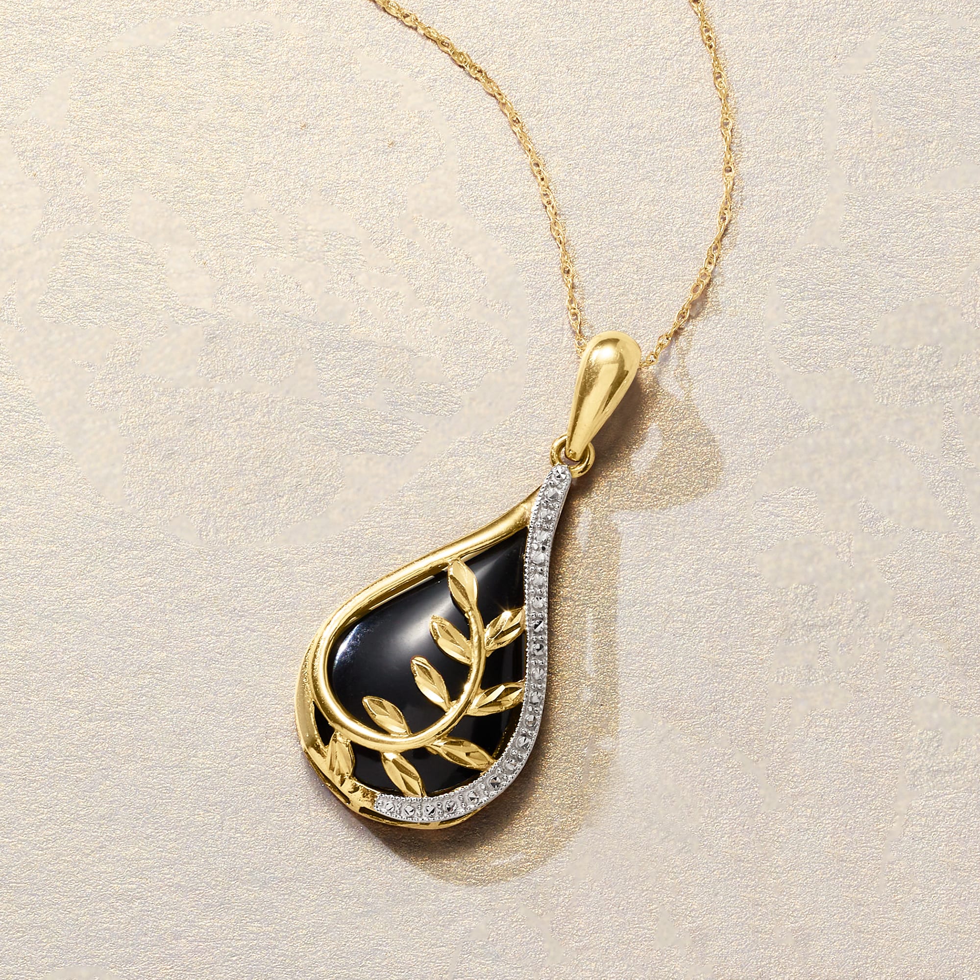 Onyx Leaf Design Teardrop Pendant Necklace in 14kt Two-Tone Gold. 18