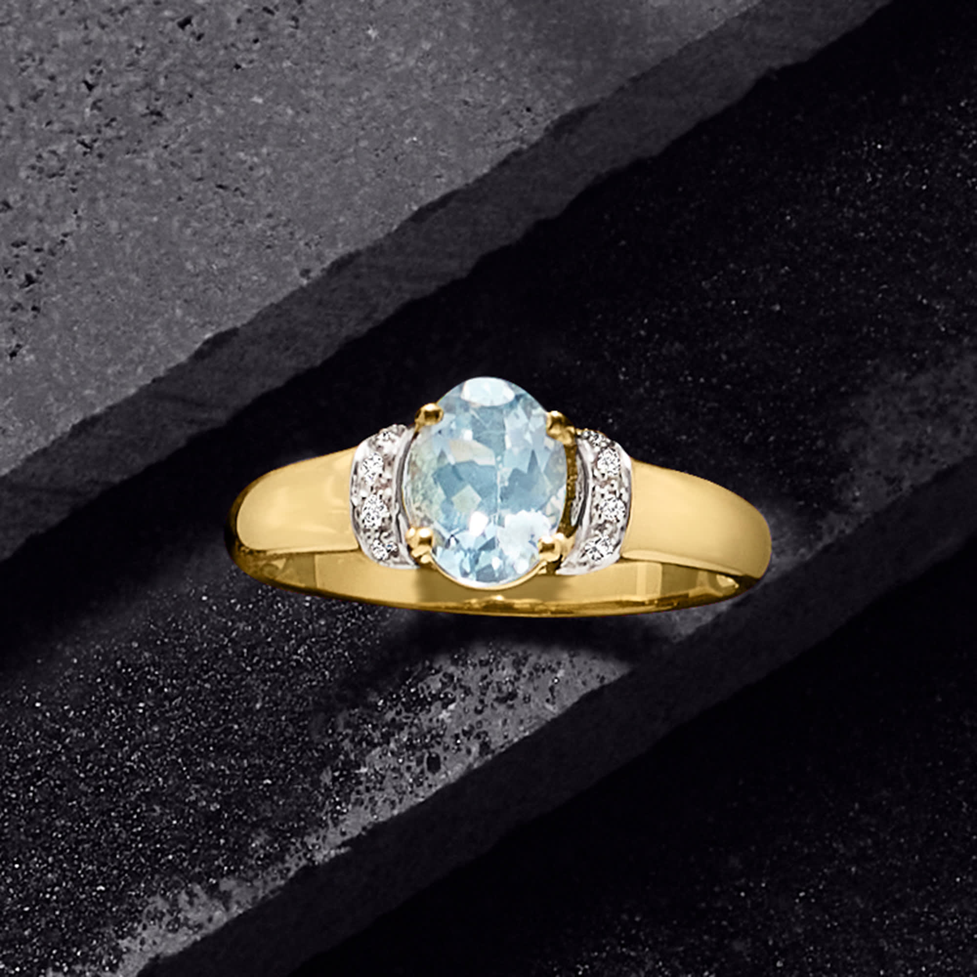 1.00 Carat Aquamarine Ring with Diamond Accents in 14kt Yellow