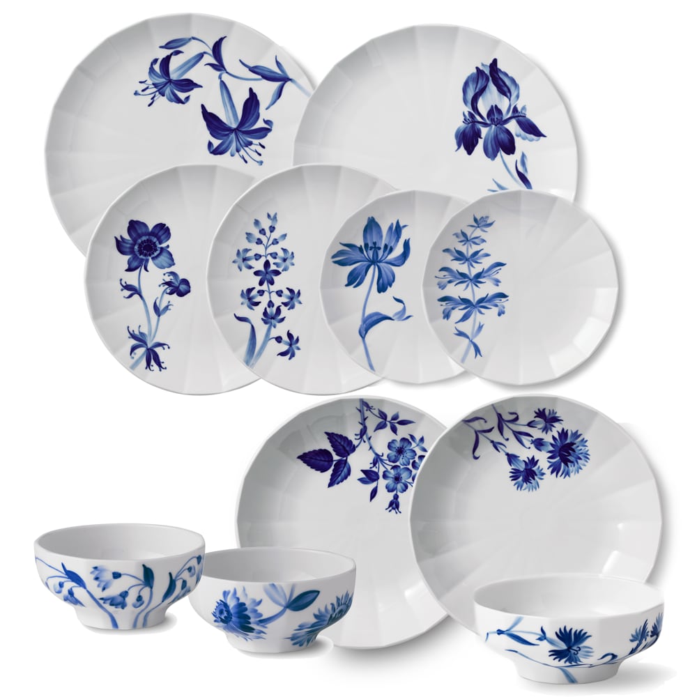 ROYAL COPENHAGEN, FIVE PARTS BLUE FLOWER. Ceramics & Porcelain