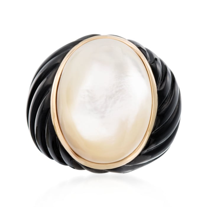Mother-Of-Pearl and Black Agate Ring in 14kt Yellow Gold